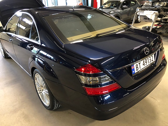 Mercedes-Benz S500 2 of 5