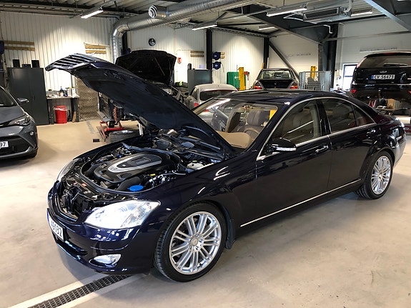 Mercedes-Benz S500 3 of 5