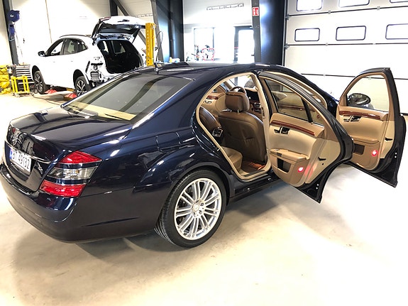 Mercedes-Benz S500 4 of 5