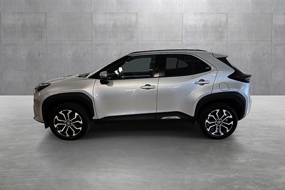 Toyota Yaris Cross 2 of 5