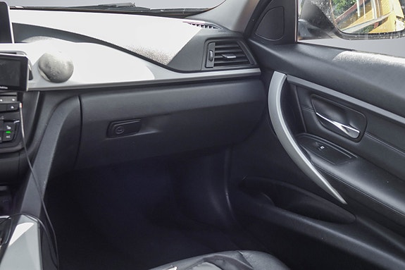 BMW 328i 12 of 19