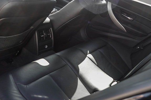 BMW 328i 14 of 19