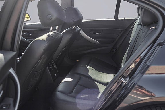 BMW 328i 13 of 19