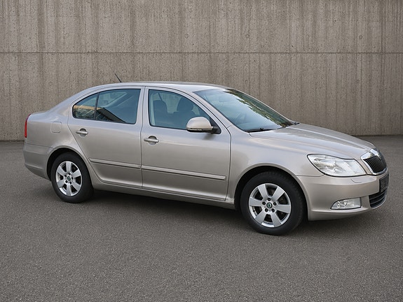 Skoda Octavia 2 of 5