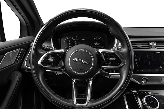 Jaguar I-PACE 12 of 30