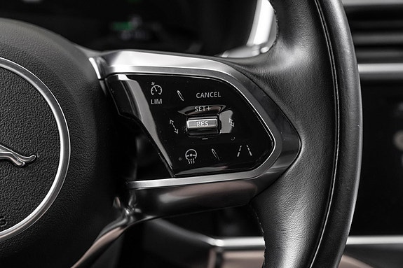 Jaguar I-PACE 14 of 30