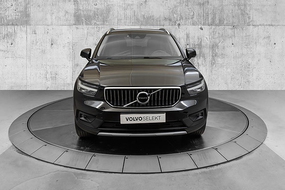 Volvo XC40 4 of 5