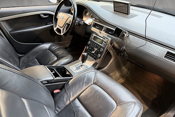 Volvo XC70 11 of 26
