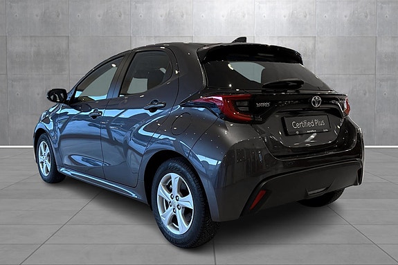 Toyota Yaris 3 of 5