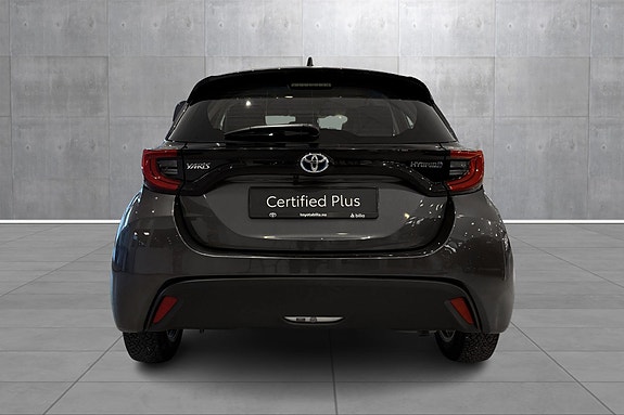 Toyota Yaris 4 of 5