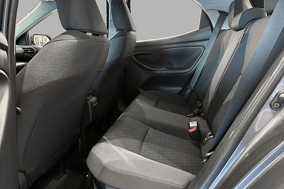 Toyota Yaris 12 of 26