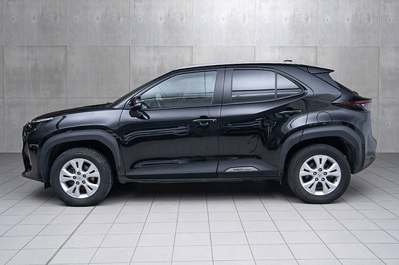 Toyota Yaris Cross 2 of 5