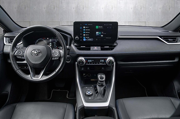 Toyota RAV4 9 of 20