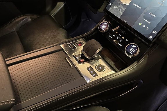 Jaguar F-PACE 26 of 30