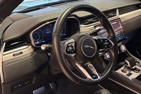 Jaguar F-PACE 18 of 30