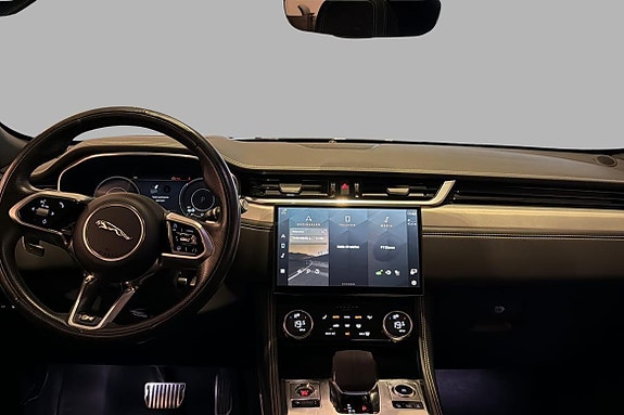 Jaguar F-PACE 15 of 30