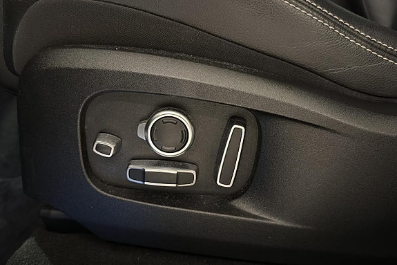 Jaguar F-PACE 30 of 30