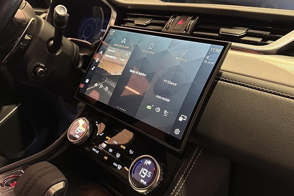 Jaguar F-PACE 27 of 30