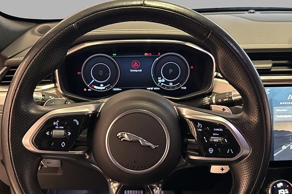Jaguar F-PACE 17 of 30