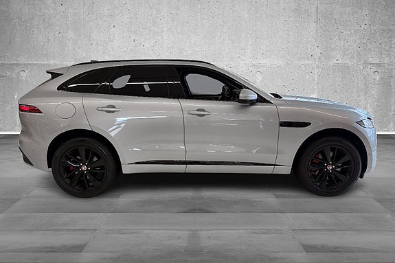 Jaguar F-PACE 9 of 30