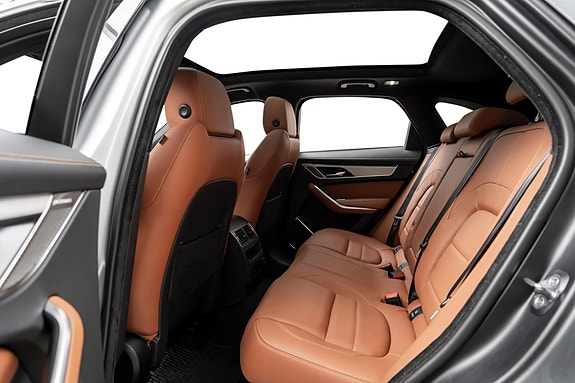 Jaguar F-PACE 17 of 30