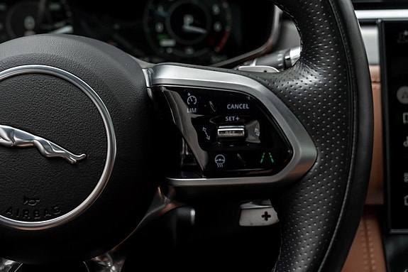 Jaguar F-PACE 21 of 30
