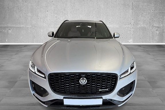 Jaguar F-PACE 8 of 30