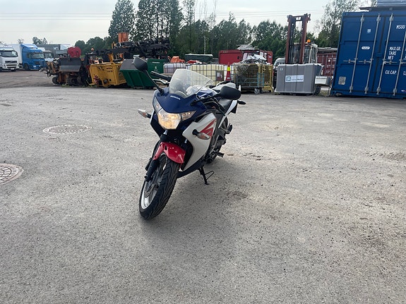 Honda CBR 250 R 2 of 10