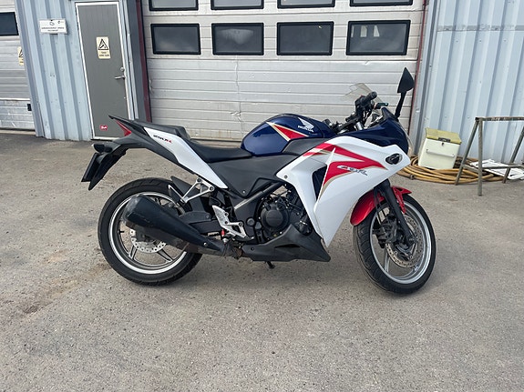 Honda CBR 250 R 4 of 10
