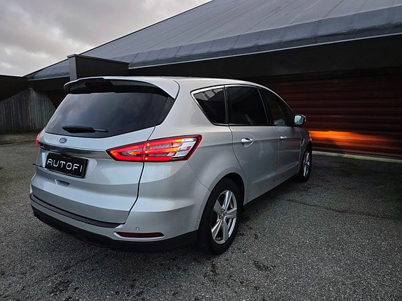 Ford S-MAX 4 of 5