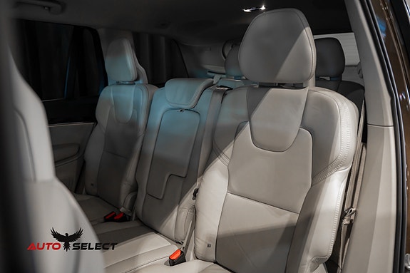 Volvo XC90 25 of 30