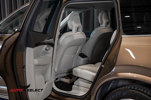 Volvo XC90 24 of 30