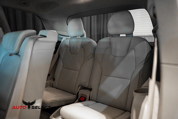 Volvo XC90 26 of 30