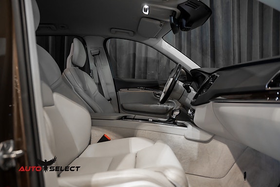 Volvo XC90 30 of 30