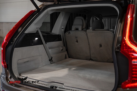 Volvo XC90 16 of 30