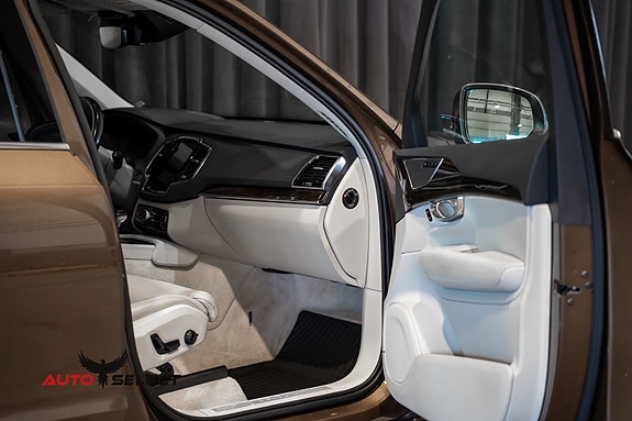 Volvo XC90 27 of 30