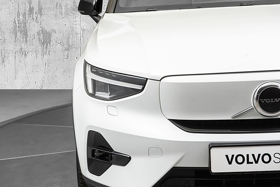 Volvo XC40 3 of 5