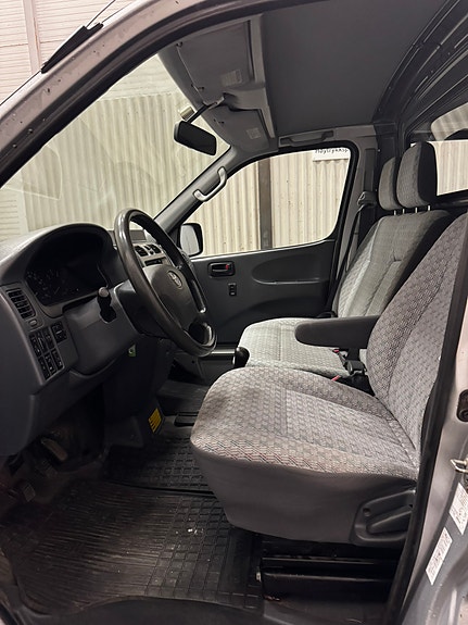 Toyota HiAce 4 of 4