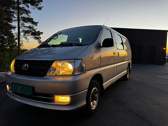 Toyota HiAce 3 of 4