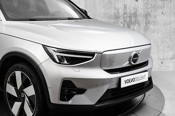 Volvo C40 2 of 5
