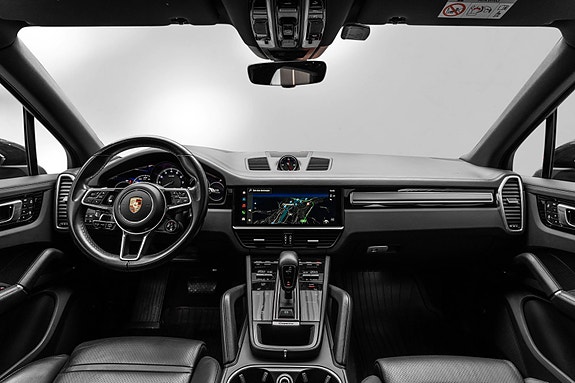 Porsche Cayenne 14 of 30