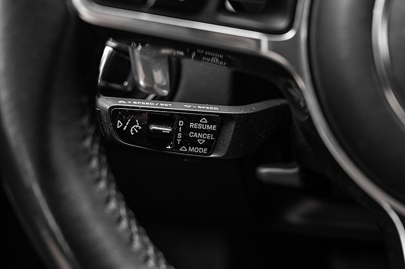 Porsche Cayenne 26 of 30