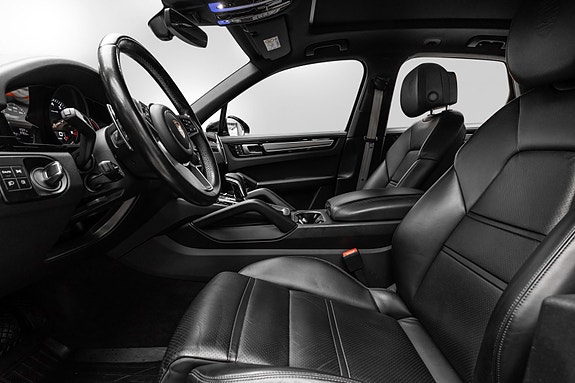 Porsche Cayenne 13 of 30
