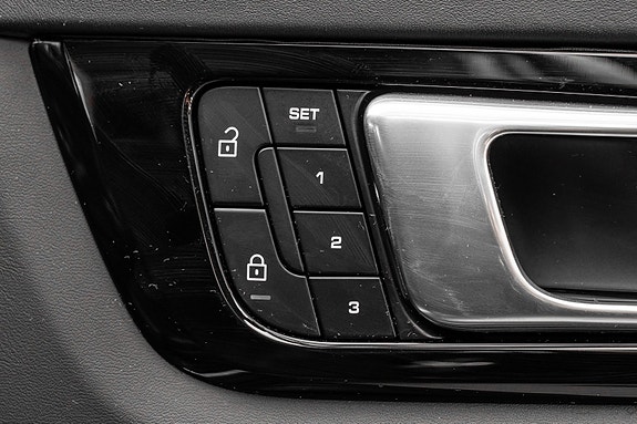 Porsche Cayenne 19 of 30