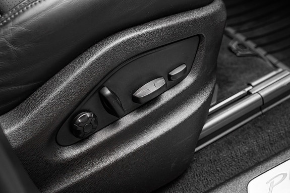 Porsche Cayenne 20 of 30