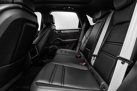 Porsche Cayenne 22 of 30