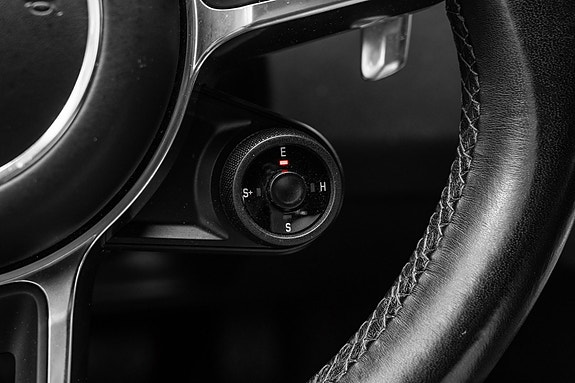 Porsche Cayenne 25 of 30