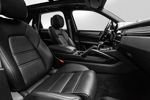 Porsche Cayenne 18 of 30