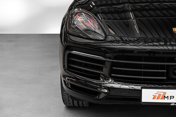 Porsche Cayenne 4 of 30