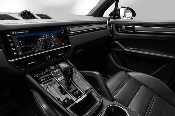 Porsche Cayenne 12 of 30
